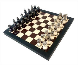 Frontpage: Bombay Chess Set