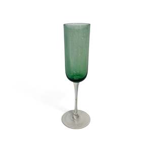 Glassware: Fino Verde Champagne flute