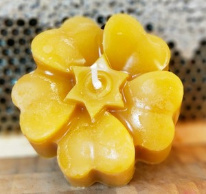 Products: Flower shape beeswax candle