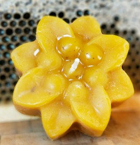 Products: Small rose candle