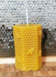 Products: Hexagon beeswax candle