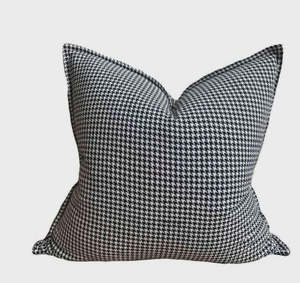 Le Monde Cushion Black & White Houndstooth