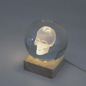 J M: J & M Crystal Ball with Light - Skull