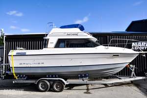 Bayliner 2556 Flybridge - Cruiser - Trailerable