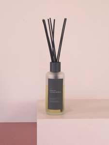 Diffusers: Scented Oil Diffuser - Burnt Fig, Cassis & Citrus