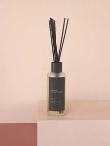 Diffusers: Scented Oil Diffuser - Peony, Mint & Geranium