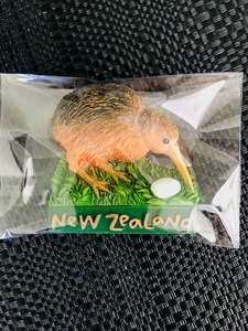 New Zealand Souvenirs: Kiwi Bird With Egg New Zealand - NZ Fridge Magnet Souvenir