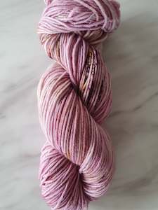 8 Ply Yarn Dk: Berry Biscuit - DK 8ply merino