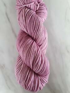 8 Ply Yarn Dk: Dusty Rose - DK 8ply merino