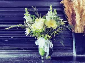 Products: The Vase - Chic (Arrangement in Glass Vase)