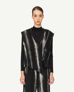 Clothing: Bone & Arrow Jax Vest Black