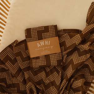 Awhi Poutama Muslin Wrap - Parauri
