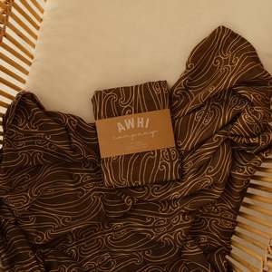 Awhi: Awhi Manaaki Muslin Wrap - Parauri