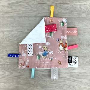 Tag-Me Sensory Blankie MINI - Peter Rabbit Pink