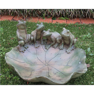 Home decor: Frogs on a Lily Bowl