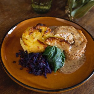 Products: Pork Belly, Potato Gratin, Braised Red Cabbage & Green Beans RTE Micro Meal
