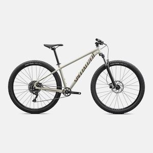 Bikes Mountain: Rockhopper Comp 29