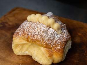 Frontpage: Medialuna with Vanilla Custard