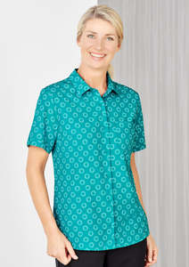 Biz Care Womens Florence Daisy Print Short Sleeve Shirt - CS948LS