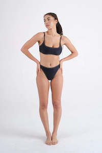 Galamaar: Zoe Top in Noir Zig