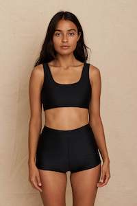Hakea: Sol Short Black