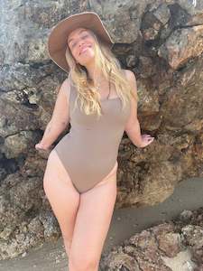 Companion: Dip Brim Hat Linen & Chocolate