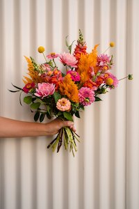 Kāpiti florist specialising in sustainable bouquets delivered and luxury wedding flowers