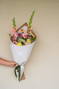 Kāpiti florist specialising in sustainable bouquets delivered and luxury wedding flowers