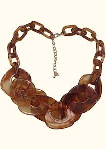 Accessories: Chunky Chain Necklace