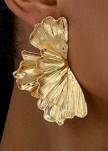 Accessories: Gold Flower Earrings