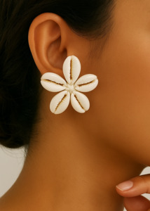 Accessories: White Seashell Flower Earrings