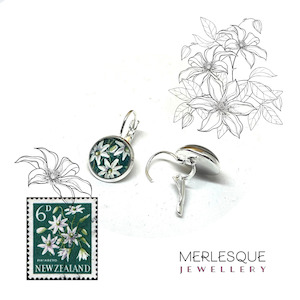 Kiwiana: PIKIARERO (Clematis)  GLASS DOME EARRINGS