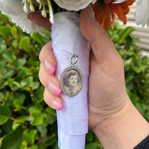 Photo Charms Custom Wedding Accessories: OVAL DIAMANTE BOUQUET CHARM