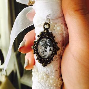 ANTIQUE BOUQUET PHOTO CHARM