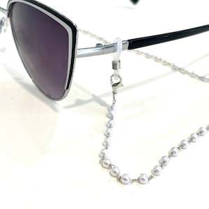 SILVER PEARL GLASSES CHAIN