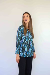 New In Tops: Merric Print darts collar Top