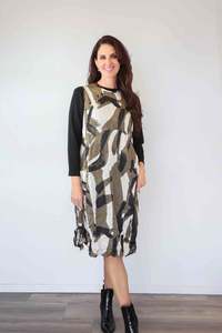 New In Dresses: Merric Sleeveless Wrinkle Print Dress