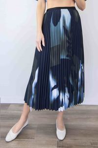 Bottoms Skirts: Larosela Pleats Skirt with Elastic Waist