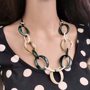 Necklace: Geometric Link Chain Necklace