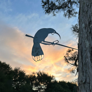 Urban art bird form: Huia Gonna Call