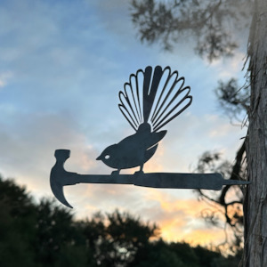 Urban art bird form: A Fan of D.I.Y.