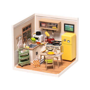 Super Creator: Rolife Super Creator Happy Meals Kitchen DIY Plastic Miniature House DW008