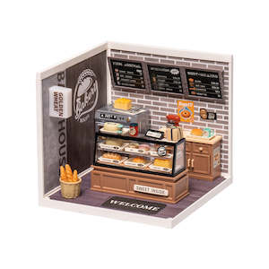 Super Creator: Rolife Super Creator Golden Wheat Bakery Plastic Miniature House kit DW005
