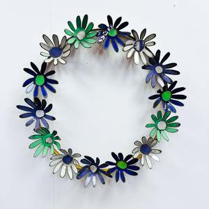 Green: Daisy Chain Metal Flower Wreath