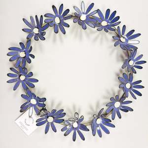 Daisy Chain Metal Flower Wreath