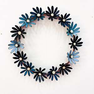 Daisy Chain Metal Flower Wreath #79