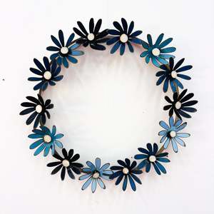 Daisy Chain Metal Flower Wreath #73