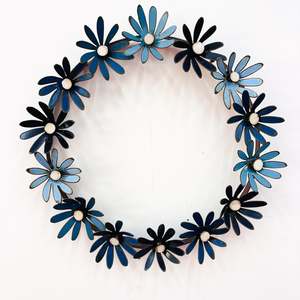 Daisy Chain Metal Flower Wreath #70