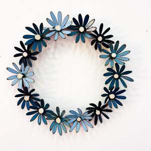 Daisy Chain Metal Flower Wreath #58