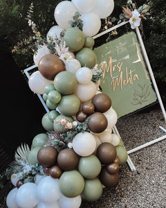 Products: Sign + Garland Mia-Lee & Co